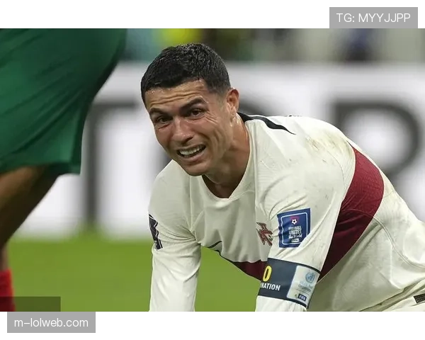 特写:告别时刻,基耶萨在弗兰基球场完成代表尤文的最后一舞,泪洒赛场。